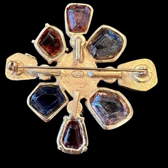 Elegant Chanel Gripoix Multicolor Gemstone Brooch - Picture 5 of 8